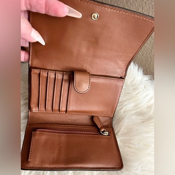 Coach Crossbody Wallet Medium sized - Picture 2 of 12